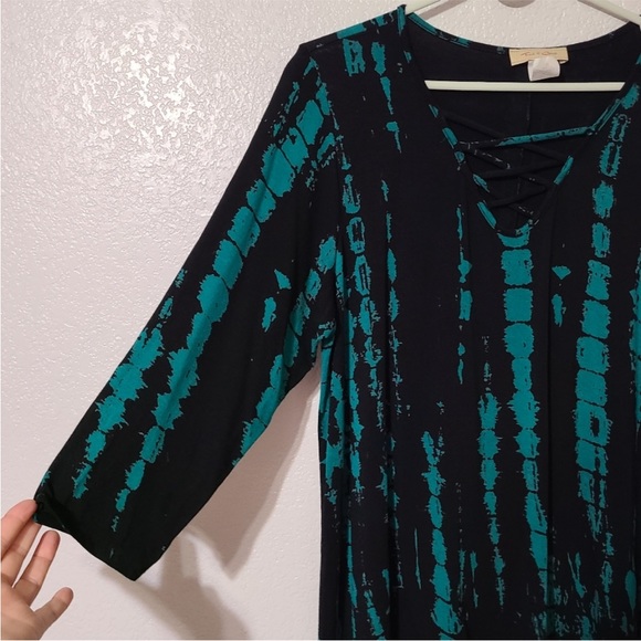 Front of closet 3/4 sleeve black turquoise tunic - Picture 4 of 6